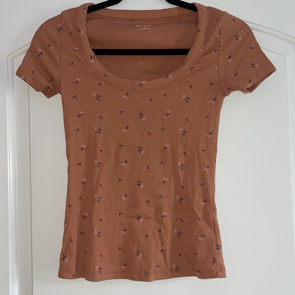 Old Navy Scooped Neck T-Shirt